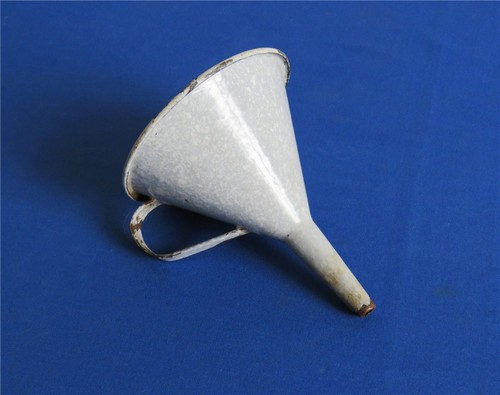 Alter kleiner emaille - emaille, trichter