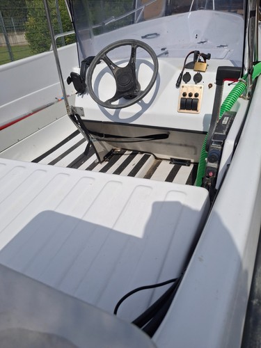 Konsolenboot mit motor30ps und - motor30ps,