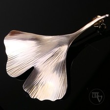 Alte Brosche Gingkoblatt aus