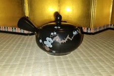 Kyusu Teekanne in schwarz mit Sakure Motiv