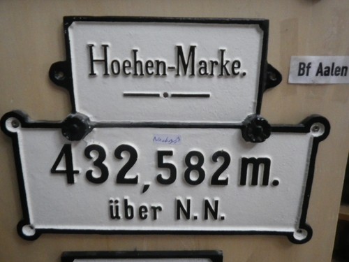 Schild höhenmarke hoehenmarke - schild,