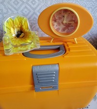 Retro wecker oval mit beauty - wecker,