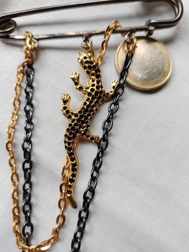 Brosche gold schwarz