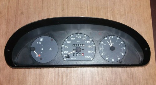 Tacho mit uhr - tacho,