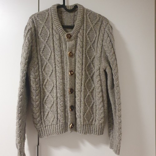 Traditionelle strickjacke - traditionelle,