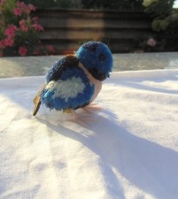 60er Jahre STEIFF Wollminiatur Vogel 7123/09 mit silbernem Knopf und Fahne