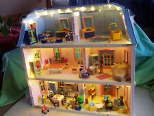 Playmobil Puppenhaus Dollhouse 5303 + Möbel, Beleuchtung u. Extras