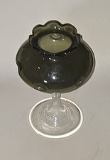 Teelichtglas Kelch grün/weiß, gewellter Rand, DDR Zeit Vintage, Höhe 15 cm