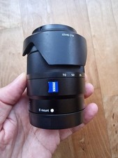 Sony SEL 16-70mm f/4 Zeiss Vario-Tessar E-Mount Objektiv  mit gebrauchts Spuren.