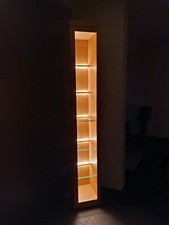 Beleuchtete schmale Vitrine von Hülsta Möbel aus dem Chalera Programm