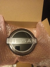 ORIGINAL NEU NISSAN QASHQAI J12 2022-2024 FRONT KÜHLERGRILL BADGE LOGO EMBLEM