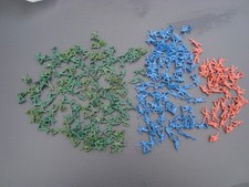 238 MINI- Soldaten Militär-Figuren Sammlung - Höhe ca. 2,5cm blau - rot - grün