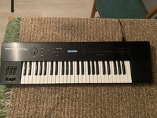ROLAND S 10 SAMPLING KEYBOARD--MIT ERSATZDISPLAY UND DISKETTEN