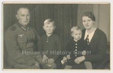 135468, Gruppenfoto, Familie, Soldat mit Feldbluse, Breeches Hose Lederbesatz