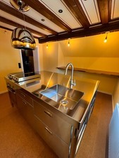 Alpes Inox Luxus-Kücheninsel und Kühlschrank-Turm – Unbenutzt