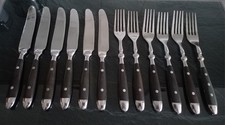 Besteck 12-teilig, Mit genietetem schwarzem Griff