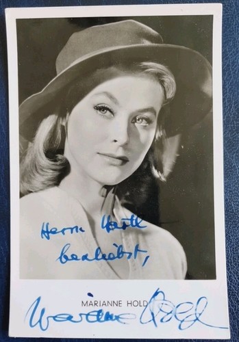 Marianne hold original - marianne,