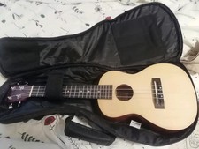 Ukulele, Konzertukulele Harley Benton UK-10S inkl. gepolsterte Rockbag Tasche