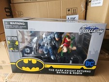 DC Gallery Batman & Robin Carrie Kelly Dark Knight Returns Deluxe Diorama Statue