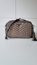 MICHAEL KORS Umhängetasche Jet Set Charm Medium aus gestepptem Leder, anthrazit.