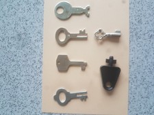 5 verschiedene Metall Schlüssel für Spardosen, 1 Kunststoffschlüssel für Spardos