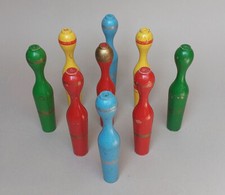 9 x  alte bunte Holz Kegel Höhe 14,5 cm Kinder Kegel Spiel