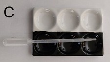 Chemie-Laborgeräte aus Porzellan:  Tüpfelplatten -