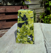 sehr schöner Lizardit (norwegische Jade) geschliffen Norwegen Buskerud grün 412g