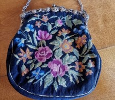 PETIT- POINT-TASCHE-  LUPENSTICKEREI-CA  1930