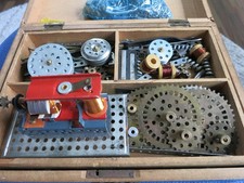 Trix Baukasten umfangreiches Zubehör, 15 Reifen, 5 Bauvorlagen, 1 Elektromotor