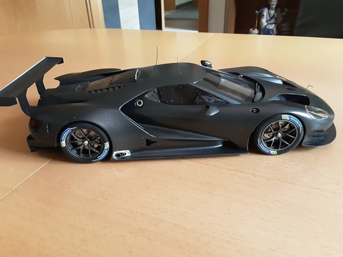 Ford carbon optik - 1:18,