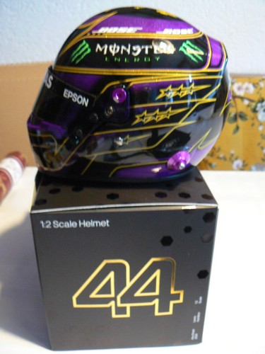 Lewis hamilton helm abu - lewis,