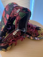 Ausgefallener Sportschuh 