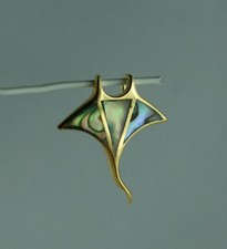 kleiner Rochen Anhänger Paua Muschel 925 Sterling Silber vergoldet mit 18k Gold