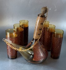 Spanische Karaffe Porron+6 Gläser; Echt Leder Umhüllung m. Motiven Corrida+Tanz