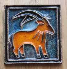 Keramik mit Emaille-Einlagen