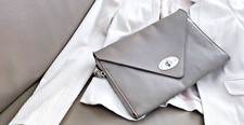 Handtasche / Clutch in taupe/