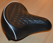 großer Fahrradsattel mit Struktur - starke Federung - NEU