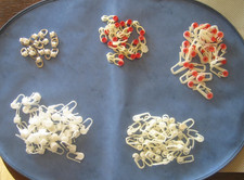 Verschiedene Gardinen Aufhänger Haken Ösen Rollen Stopfen, ältere Modelle