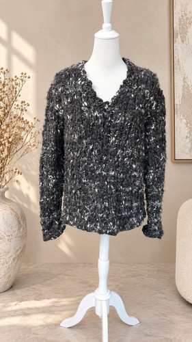 Handgestrickter pullover aus - handgestrickter,