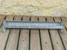 Metall Futtertrog 49 cm für Geflügel und Vögel – Hühnertränke Futterspender