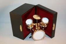 Puppenstube Miniatur - Schlagzeug gold / silber 8x5x8cm 1:12
