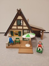 Playmobil: 4207 Forsthaus mit Zubehör und Figuren