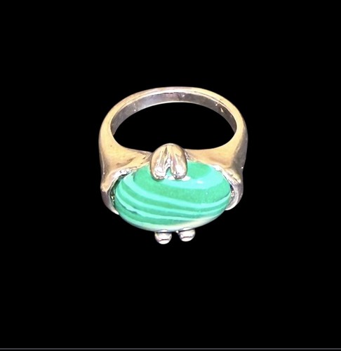 Ring mit einem ovalen - ring,