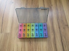Tablettenbox / Pillendose / Medikamentendosierer: 7 Tage - 3 Fächer