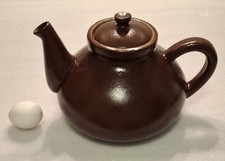 Robuste Teekanne mit Deckel 2,5 Liter Steingut, neuwertig
