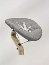 Stokke Nomi Newborn Set Babyschale weiß grau