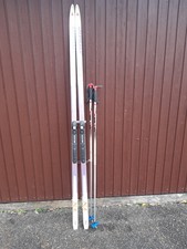 Langlaufski Atomic mit Salomon SNS Bindung und Stöcke