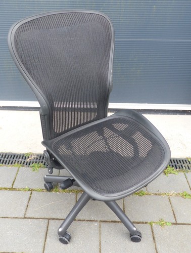 Herman miller aeron chair - herman,