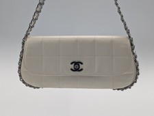 CHANEL Shoulder Bag – Weiß